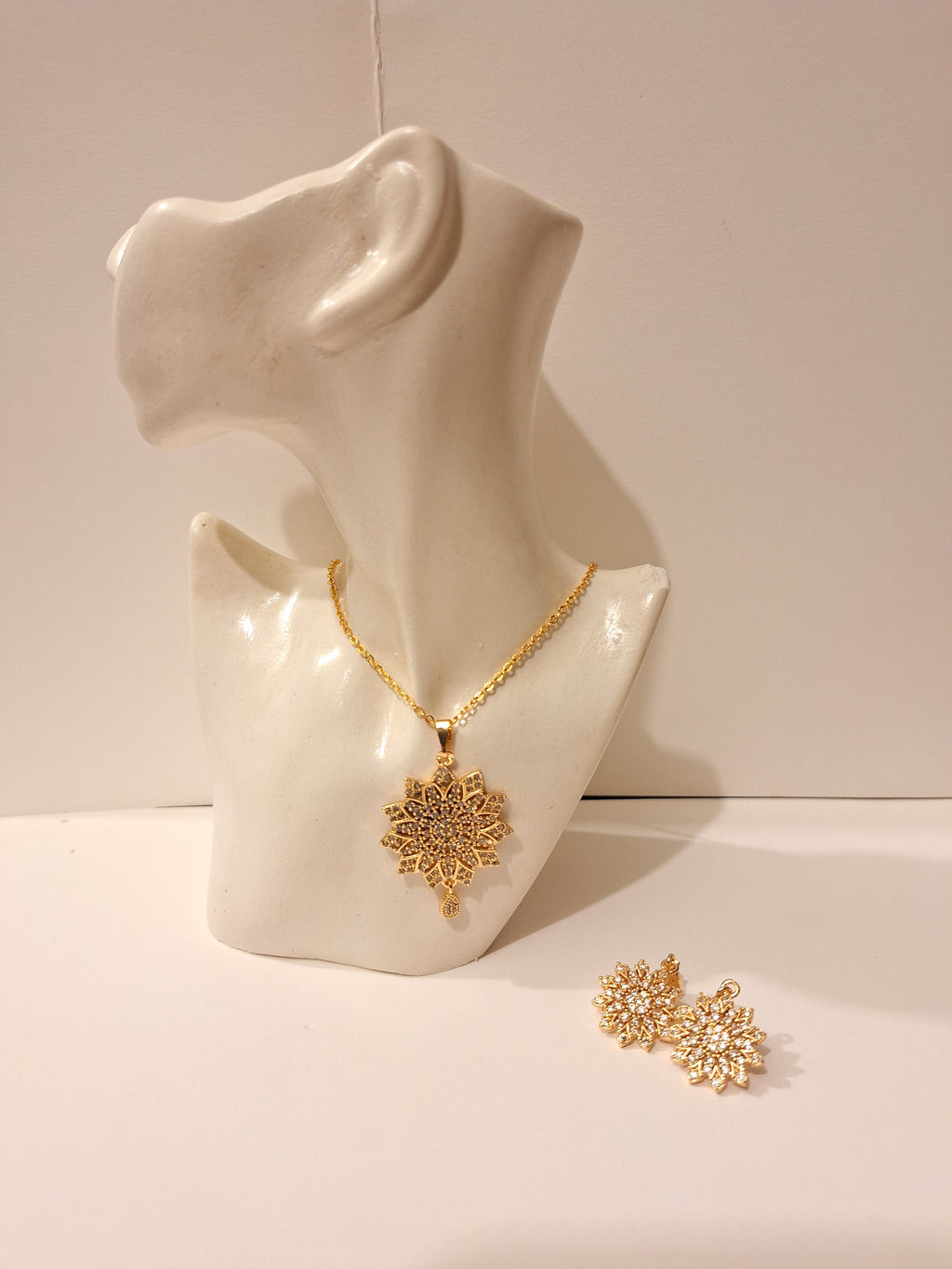 Gold Floral Pendant Necklace and Earring Set