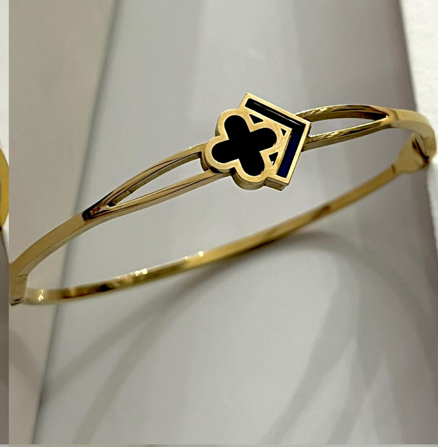 Clover Gold Bangle