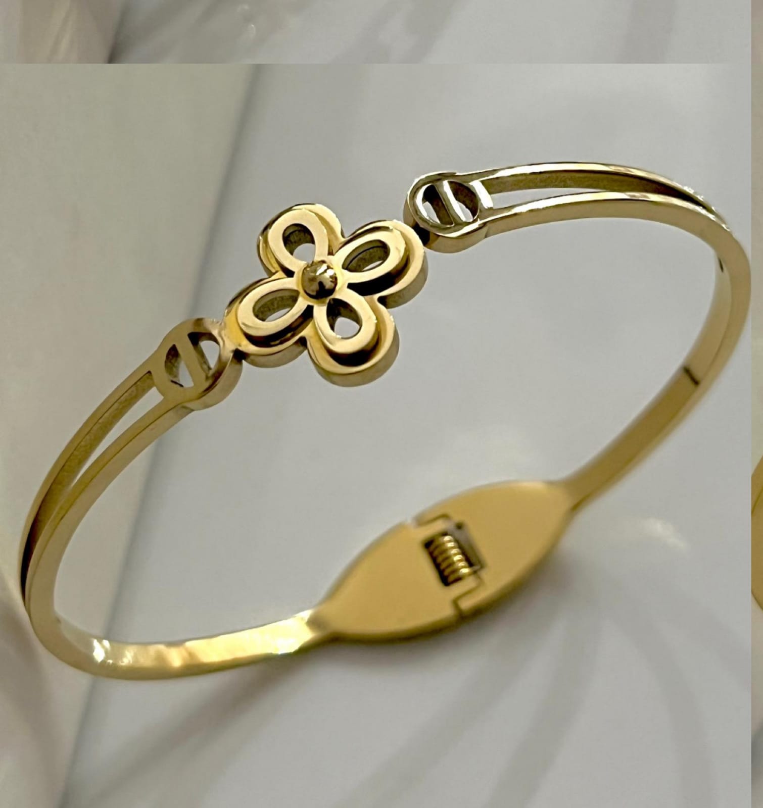 Simple Floral Bangle