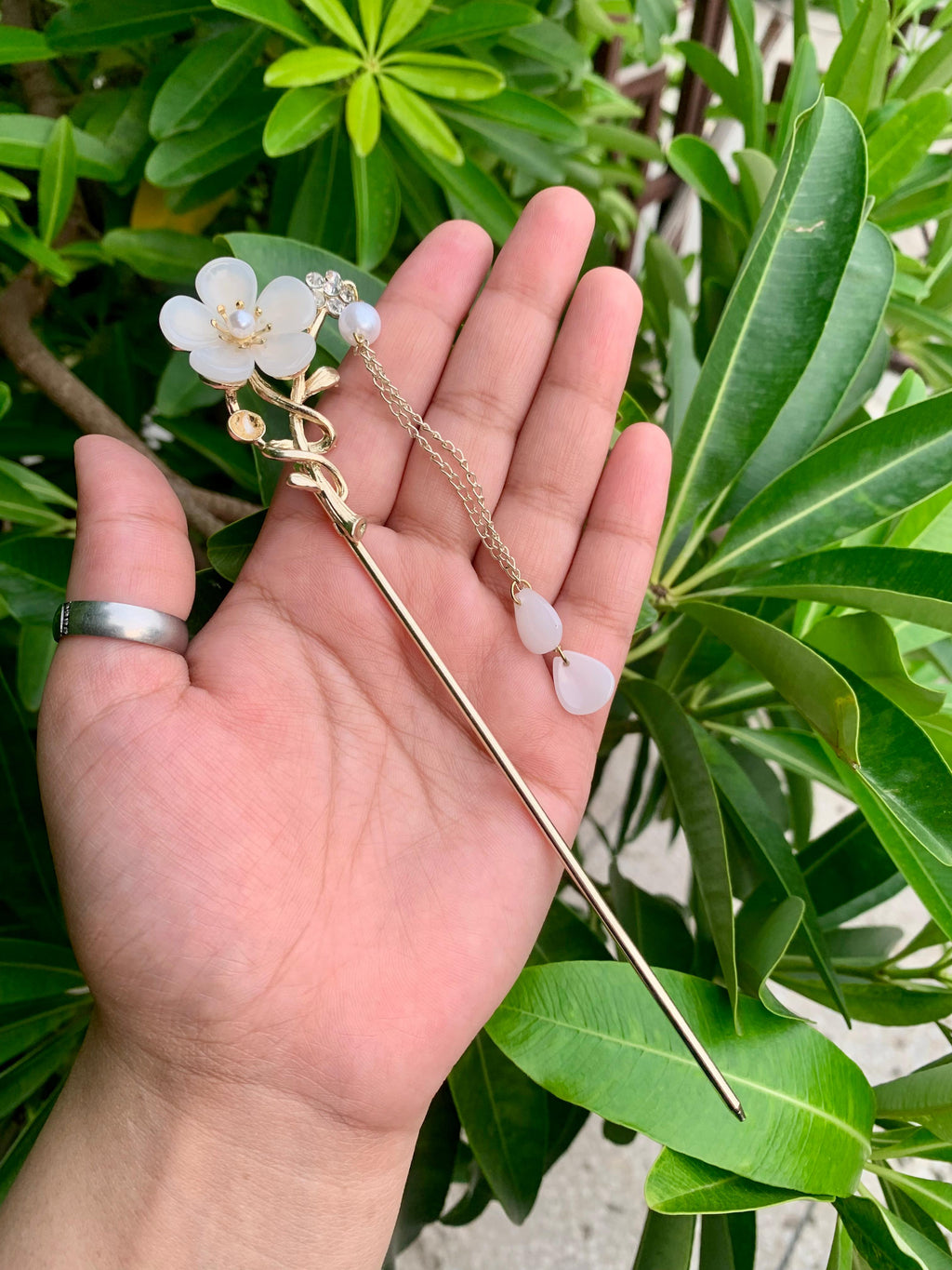 White Blossom Hairpin