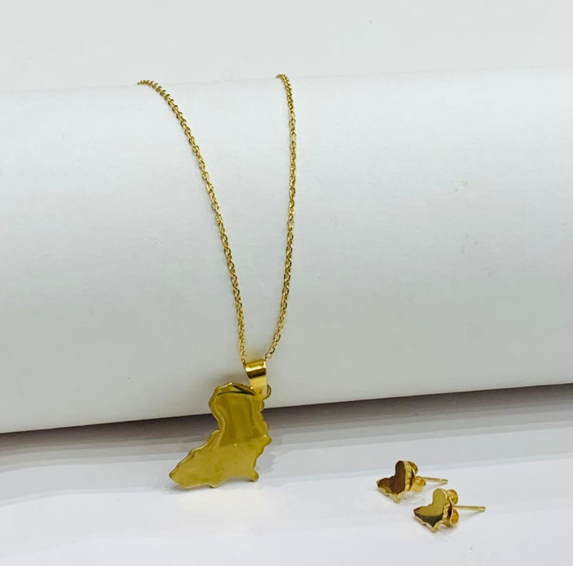 Pakistan Map Gold Necklace with Heart-Shaped Earrings