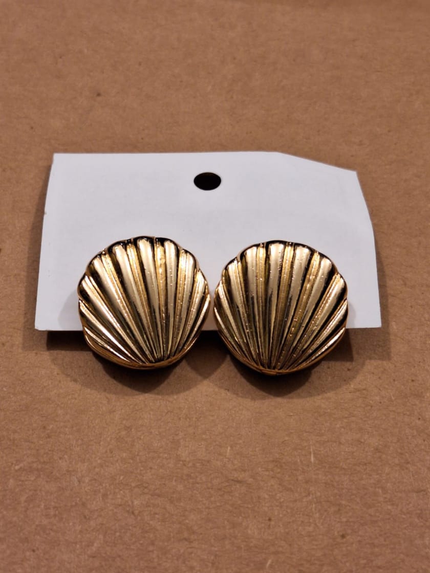 Shell-Shaped Stud Earrings
