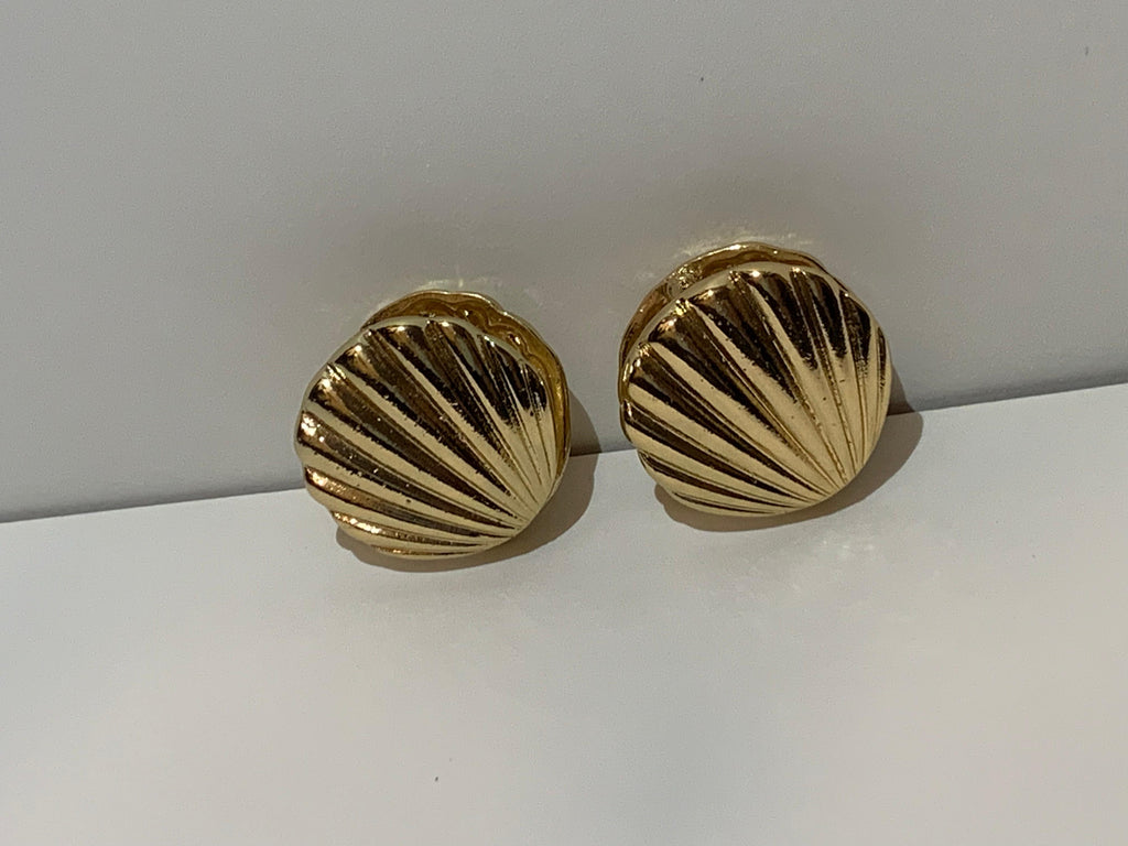 Shell-Shaped Stud Earrings